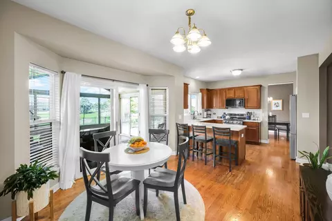 Dining - 122 Fieldcrest Dr, Bartlett, IL 60103 photo 3 of 3
