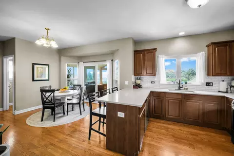 Kitchen - 122 Fieldcrest Dr, Bartlett, IL 60103 photo 2 of 4