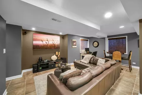 Living - 122 Fieldcrest Dr, Bartlett, IL 60103 photo 2 of 2