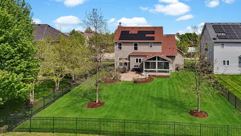 View/Area - 122 Fieldcrest Dr, Bartlett, IL 60103 photo 3 of 4