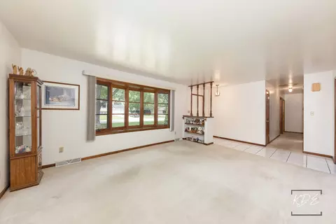 Living - 24443 W Easy St, Plainfield, IL 60586 photo 2 of 3