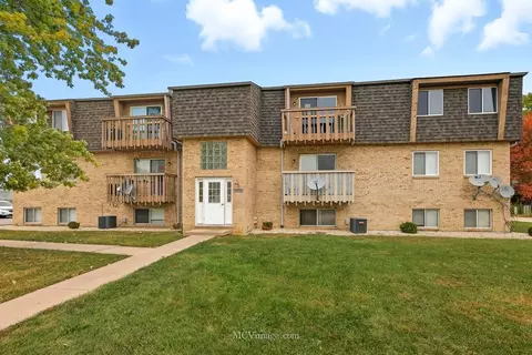 2390 Bicentennial Ave #8, Crest Hill, IL 60403