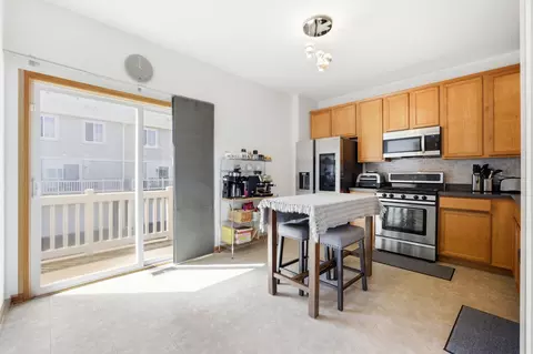 Kitchen - 3370 Cameron Dr, Elgin, IL 60124 photo 1 of 2
