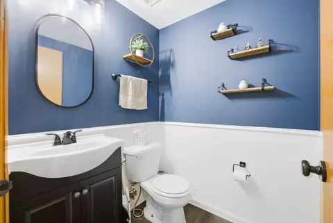 Bath - 3370 Cameron Dr, Elgin, IL 60124 photo 1 of 3