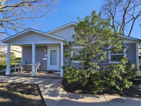 592 Lotus Ct #114-A, Wheeling, IL 60090