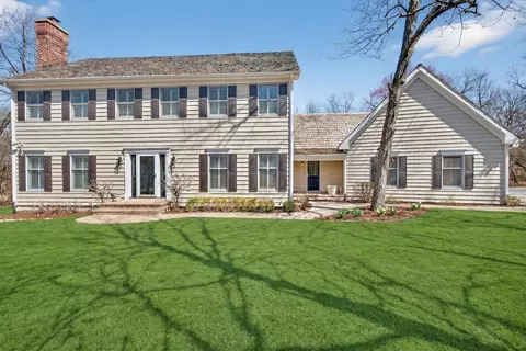 25138 N Pawnee Rd, Barrington, IL 60010
