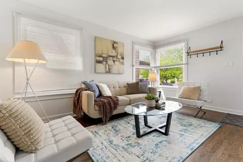 Living - 10619 S Sawyer Ave, Chicago, IL 60655 photo 3 of 5