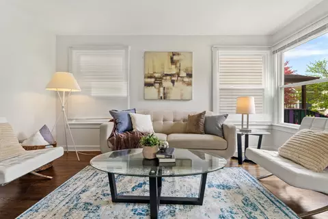 Living - 10619 S Sawyer Ave, Chicago, IL 60655 photo 2 of 5