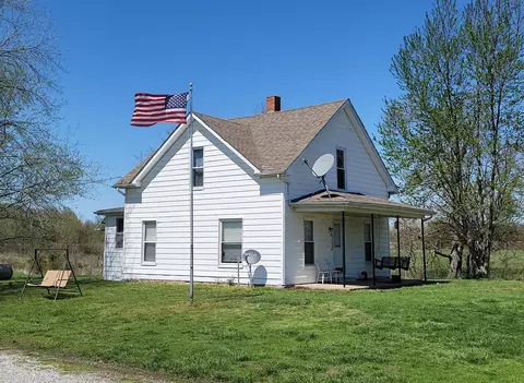 5568 Lois Ln, Salem, IL 62881