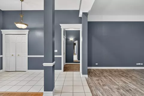 Entry Way - 412 Rainbow Dr, Sleepy Hollow, IL 60118 photo 4 of 9