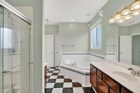 Bath - 412 Rainbow Dr, Sleepy Hollow, IL 60118 photo 2 of 3