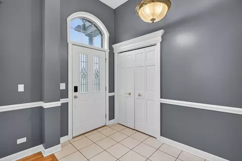 Entry Way - 412 Rainbow Dr, Sleepy Hollow, IL 60118 photo 2 of 9