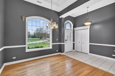 Entry Way - 412 Rainbow Dr, Sleepy Hollow, IL 60118 photo 3 of 9