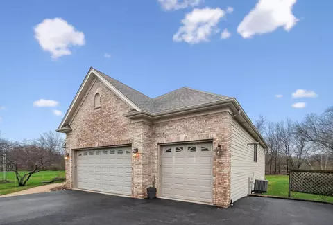 Exterior - 412 Rainbow Dr, Sleepy Hollow, IL 60118 photo 3 of 10
