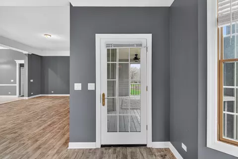 Entry Way - 412 Rainbow Dr, Sleepy Hollow, IL 60118 photo 6 of 9