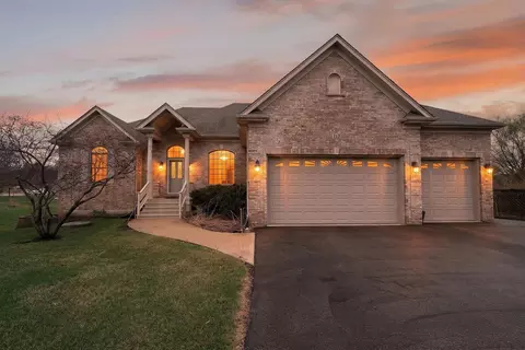 Exterior - 412 Rainbow Dr, Sleepy Hollow, IL 60118 photo 2 of 10