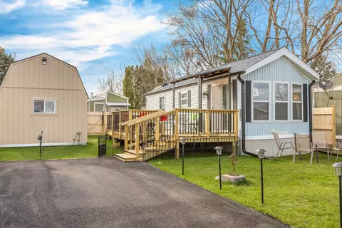 280 Misty Rdg, Mchenry, IL 60051
