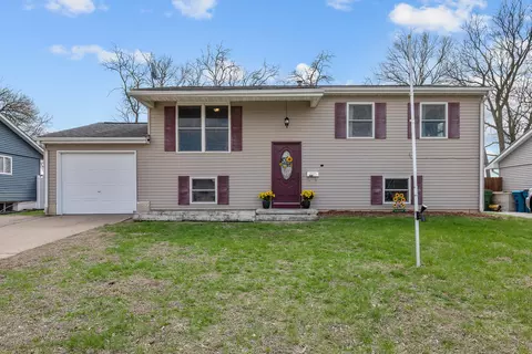 1412 16th Ave, Camanche, IA 52730