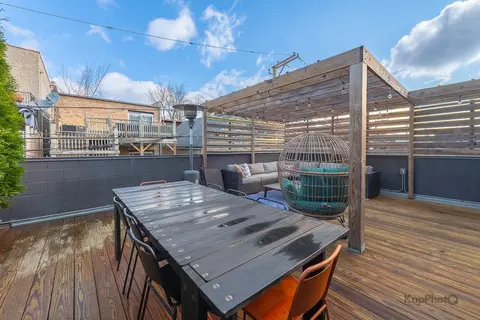 Exterior - 2646 W Augusta Blvd #1, Chicago, IL 60622 photo 8 of 8