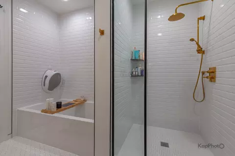 Bath - 2646 W Augusta Blvd #1, Chicago, IL 60622 photo 3 of 6