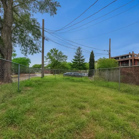 Exterior - 928 E 46th St, Chicago, IL 60653 photo 3 of 4