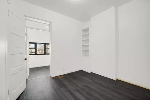 Bedroom - 928 E 46th St, Chicago, IL 60653 photo 4 of 5