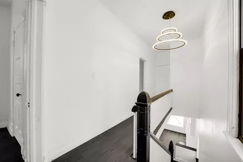 Entry Way - 928 E 46th St, Chicago, IL 60653 photo 2 of 3