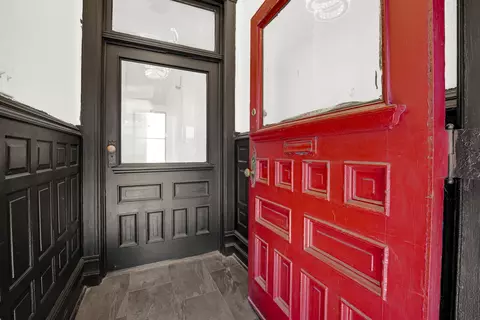 Entry Way - 928 E 46th St, Chicago, IL 60653 photo 1 of 3
