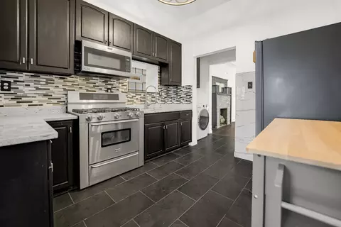 Kitchen - 928 E 46th St, Chicago, IL 60653 photo 2 of 2