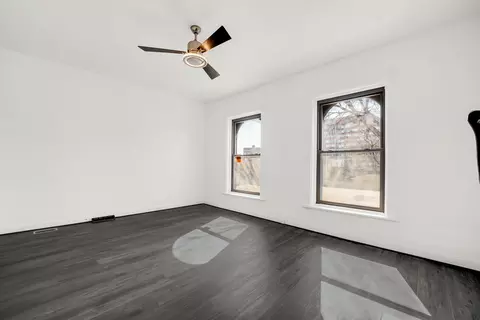 Bedroom - 928 E 46th St, Chicago, IL 60653 photo 1 of 5