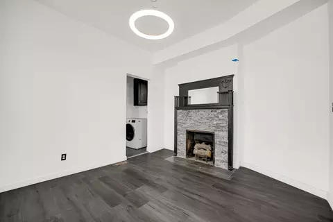 Living - 928 E 46th St, Chicago, IL 60653 photo 5 of 6