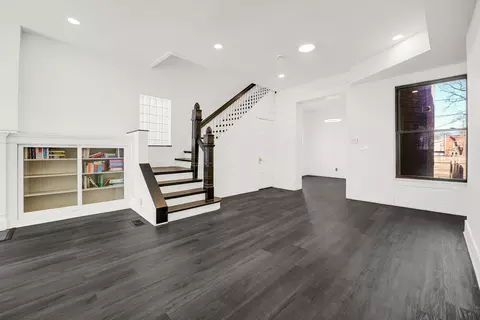 Living - 928 E 46th St, Chicago, IL 60653 photo 1 of 6