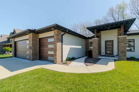 338 Shaggybark Trl, Morton, IL 61550