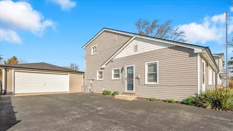 8738 Newland Ave, Oak Lawn, IL 60453