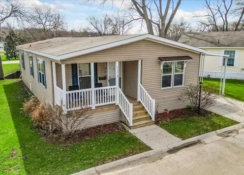 173 Northshore Rd, Elgin, IL 60123