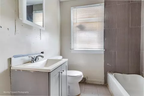 Bath - 201 E 143rd St, Dolton, IL 60419 photo 1 of 1