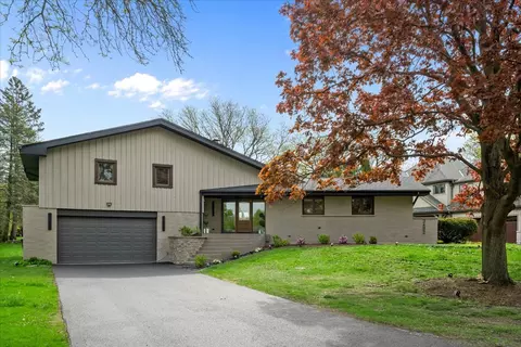 3492 Whirlaway Dr, Northbrook, IL 60062