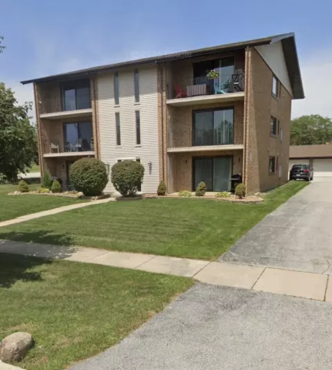 9950 Shady Ln #1B, Orland Park, IL 60462