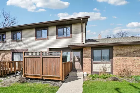 8338 Portsmouth Dr #B, Darien, IL 60561