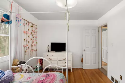 Bedroom - 4610 8th Ave, Moline, IL 61265 photo 6 of 7