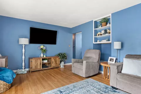 Living - 4610 8th Ave, Moline, IL 61265 photo 3 of 4