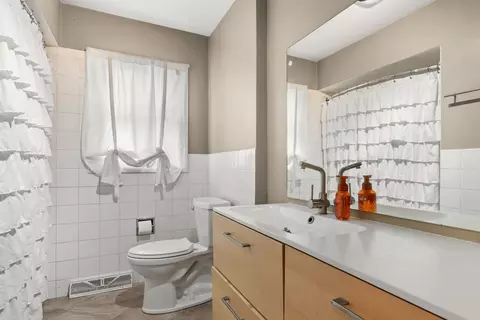 Bath - 4610 8th Ave, Moline, IL 61265 photo 1 of 2