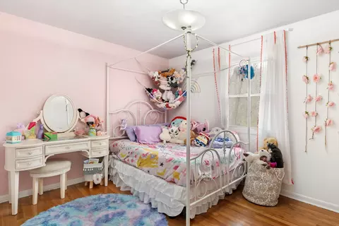 Bedroom - 4610 8th Ave, Moline, IL 61265 photo 5 of 7
