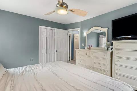 Bedroom - 4610 8th Ave, Moline, IL 61265 photo 2 of 7