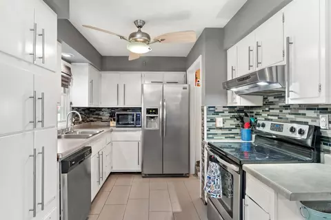 Kitchen - 4610 8th Ave, Moline, IL 61265 photo 2 of 6