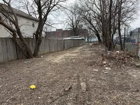 Undisclosed, Chicago, IL 60624