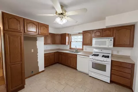 Kitchen - 76 S 3160 Rd W, Kankakee, IL 60901 photo 1 of 1