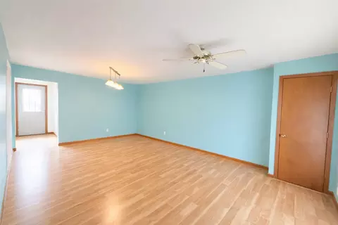 Living - 76 S 3160 Rd W, Kankakee, IL 60901 photo 2 of 3