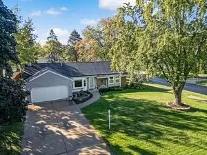 332 El Paso Ln, Carol Stream, IL 60188