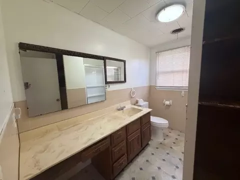 Bath - 118 S Bloomington St, Dewitt, IL 61735 photo 1 of 2